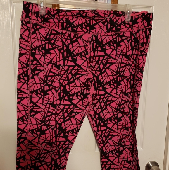 Athletic capris - Picture 1 of 2